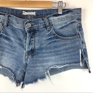 Free People Medium Wash Jean Shorts Sz 28